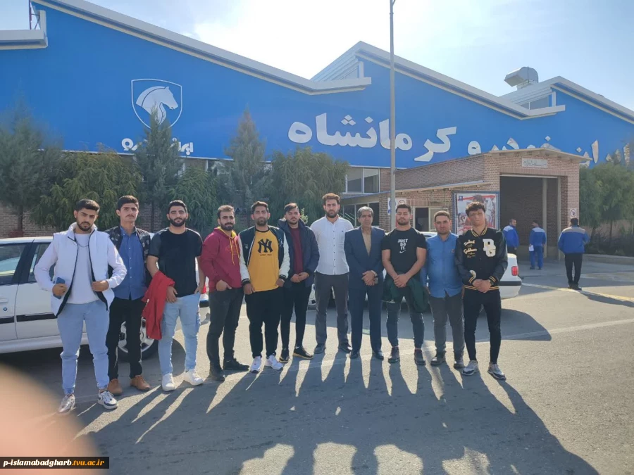 در روز یکشنبه ۲۱ آبان ماه ۱۴۰۲ 
گروه مهندسی مکانیک خودرو دانشگاه فنی وحرفه ای مرکز اسلام آباد غرب و دانشگاه فنی وحرفه ای مرکز شماره ۲ کرمانشاه با همکاری سازمان بسیج دانشجویی طی یک تور علمی،آموزشی با راهنمایی پرسنل و مهندسین از خطوط تولید، سالن‌های تست با