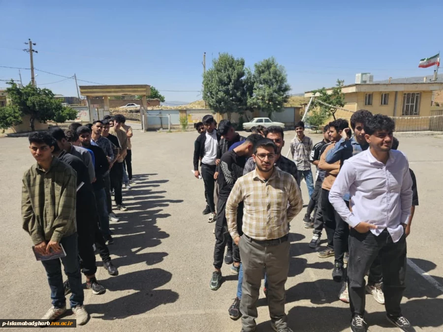 جلسه آموزشی در خصوص معرفی آموزشکده ملی مهارت اسلام آبادغرب و ثبت نام دانش آموزان هنرستانها ؛  با مدیران هنرستانهای کرند غرب و گهواره 5