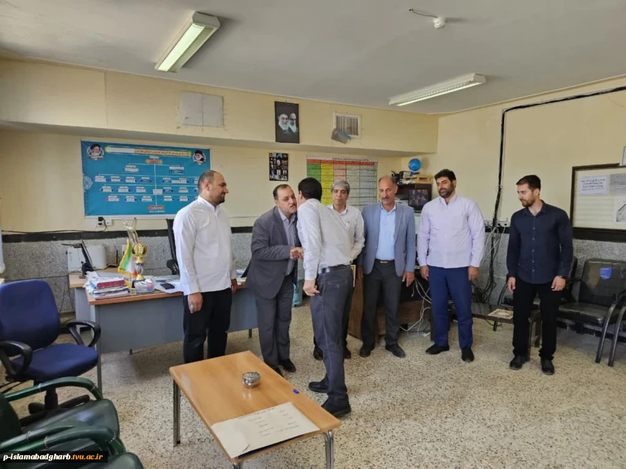 جلسه آموزشی در خصوص معرفی آموزشکده ملی مهارت اسلام آبادغرب و ثبت نام دانش آموزان هنرستانها ؛  با مدیران هنرستانهای کرند غرب و گهواره 11